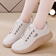 Petites chaussures blanches sneakers femmes Casual bread shoes Single shoes Casual Shoes chaussures en cuir，tenis ，chaussures de femmes