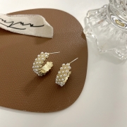 Boucles d'oreilles en forme de C incrustées de perles style japonais et coréen à la mode Boucles d'oreilles/clous d'oreilles Bijoux  Accessoires