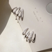 Boucles d'oreilles féminines créatives simples à quatre griffes incrustées de diamants Boucles d'oreilles/clous d'oreilles Bijoux  Accessoires