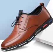 Chaussures en cuir hommes noir chaussures hommes 2023 nouveau mocassins respirant et confortable version coréenne chaussures en cuir s，tenis， chaussures de hommes